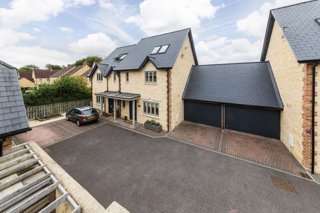 4-bed house on Vale Lodge, 19 Oxford Close, Nr.Abingdon on Thames, £695,000