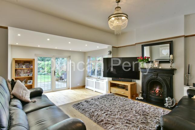 25, Oakmere Lane, Potters Bar photo 2