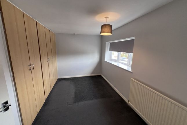 14 Severn Drive, Newcastle-under-Lyme photo 4
