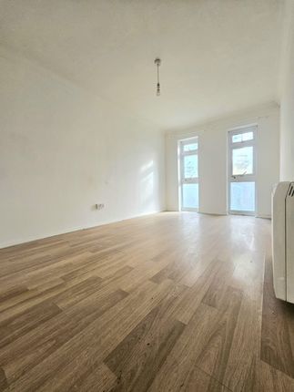20 Elderberry Close, Luton photo 4