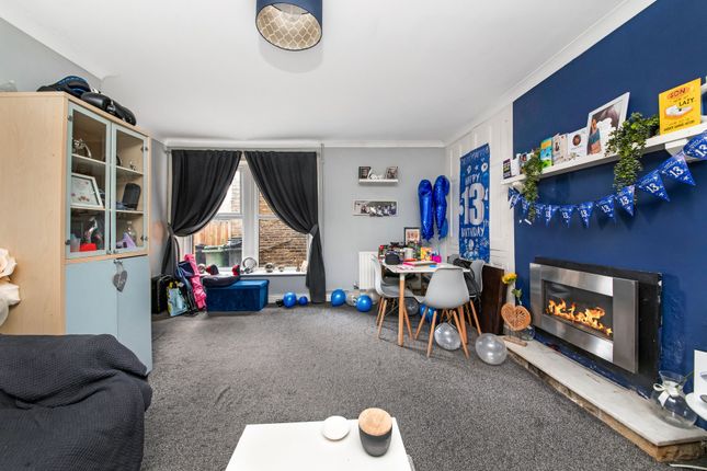 19, Green End Road, Holmfirth photo 2