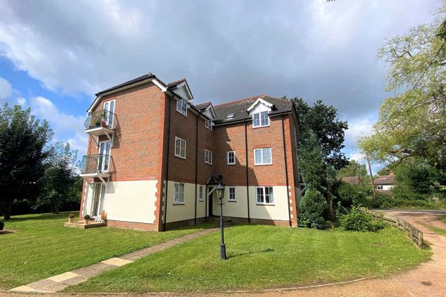Thumbnail Flat to rent in Maidenhead Road, Cookham, Maidenhead