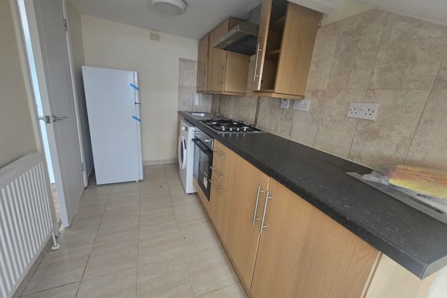 21 TF, Plashet Grove, London photo 3