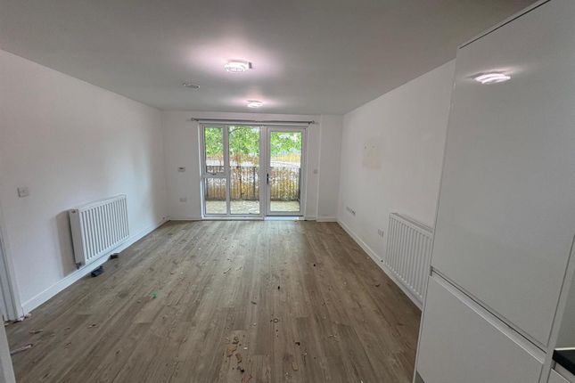 Flat 1, Denman House, Feltham photo 3