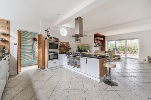 17b, Hendon Avenue, London photo 4