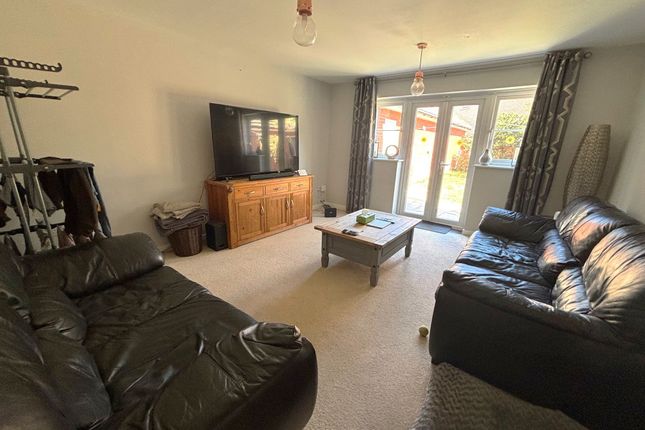 29 Plummers Dell, Ipswich photo 2