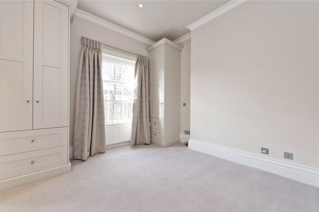 Terraced house to rent in St. James's Gardens, Notting Hill, London