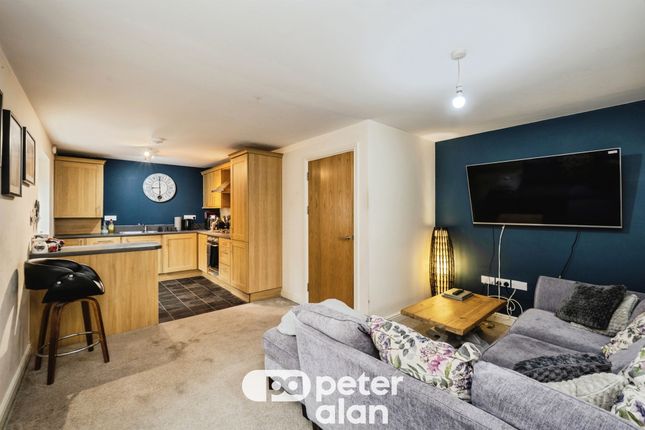 8, Meadow Bank, NEATH photo 2