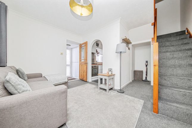 2a, Stonham Avenue, Clacton-On-Sea photo 4