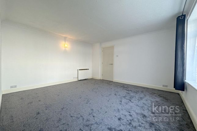 Studio for sale in Chase Side, Enfield
