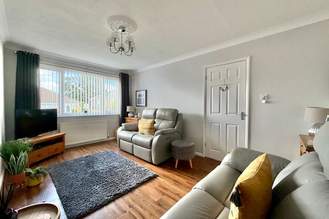 73 Hollin Drive, Wakefield photo 4