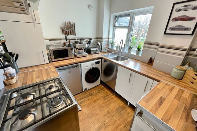 Flat 10, The Limes, Luton photo 3