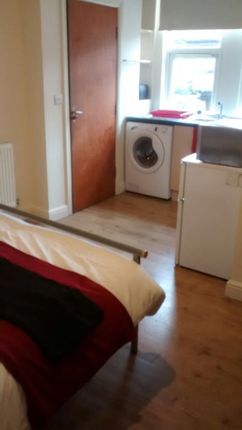 22, St. Ives Grove, Leeds photo 5