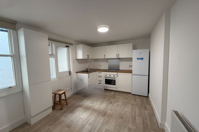 Flat 2, 68, Lansdowne Place, Hove photo 4