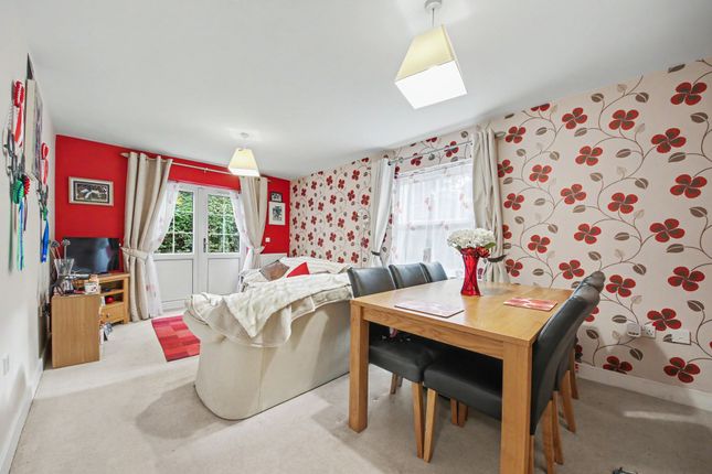 26 Elim Close, Southampton photo 2