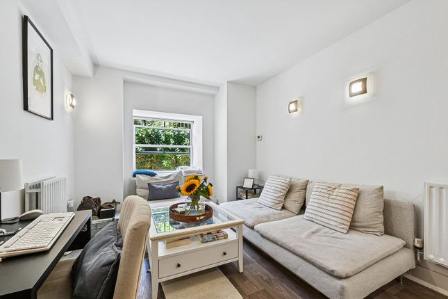 Flat 35, Building 22,, Cadogan Road, London photo 2