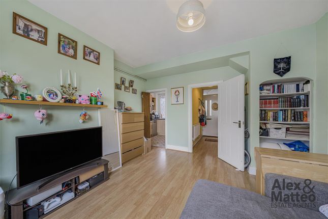 122, Cherry Garden Street, London photo 4