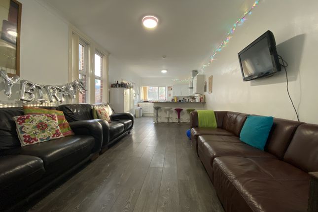 8-bed terraced on 11, Connaught Road, Cardiff, £4,000/mo