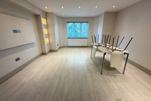 Flat 6, 2 Hillcrest Gardens, Esher photo 4