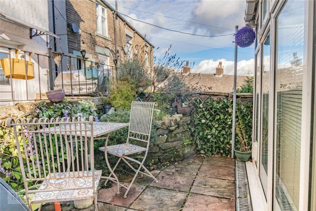 3, Wilds Square, Mossley photo 4