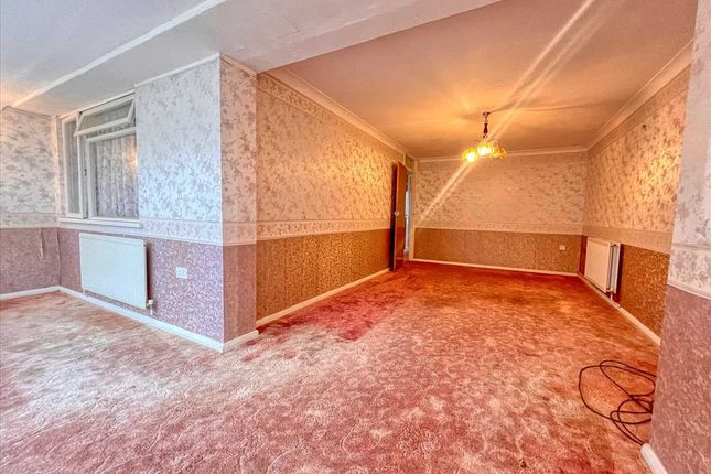 58, Laburnum Crescent, Frinton on sea photo 2