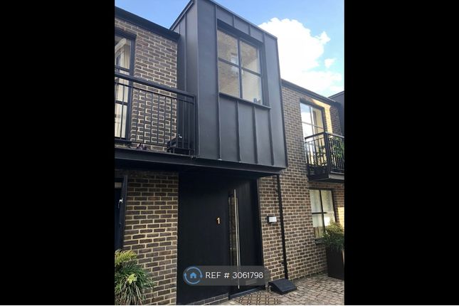 1-bed terraced on Tremlett Mews, London, £2,100/mo