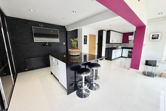 40, Ashton Park Drive, Brierley Hill photo 3