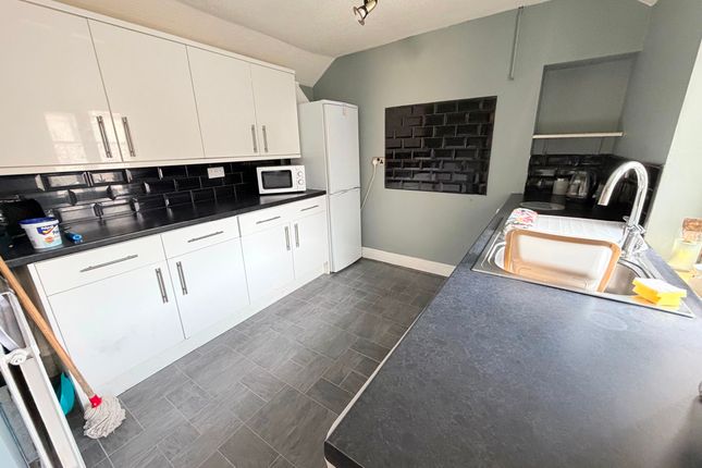 25 Robert Street, Pontypridd photo 3