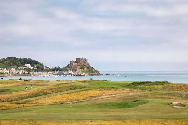 Flat 12 Chateau Royale,, La Rue Vardon, Jersey photo 2