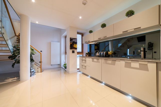132, Empire Way, Cardiff photo 3