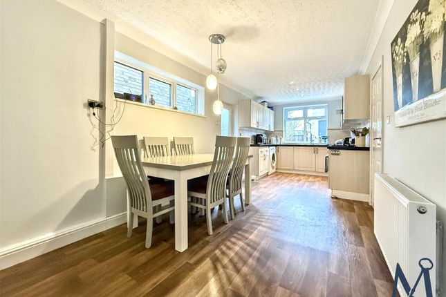 7, Torrington Avenue, Coalville photo 2