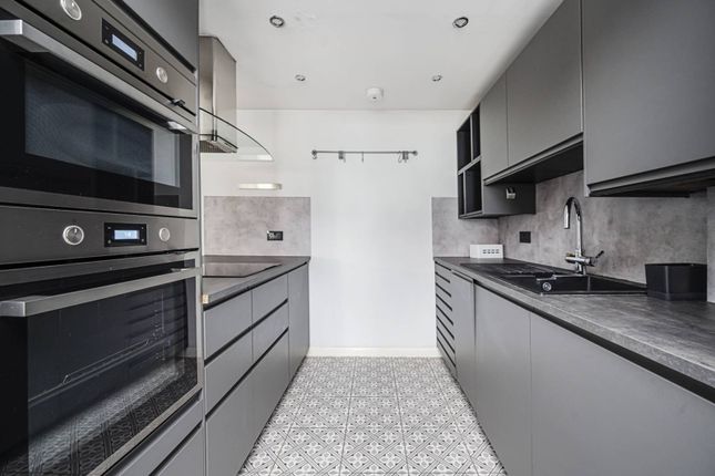 Thumbnail Flat to rent in Atlantic House, Waterson Street, Shoreditch, London