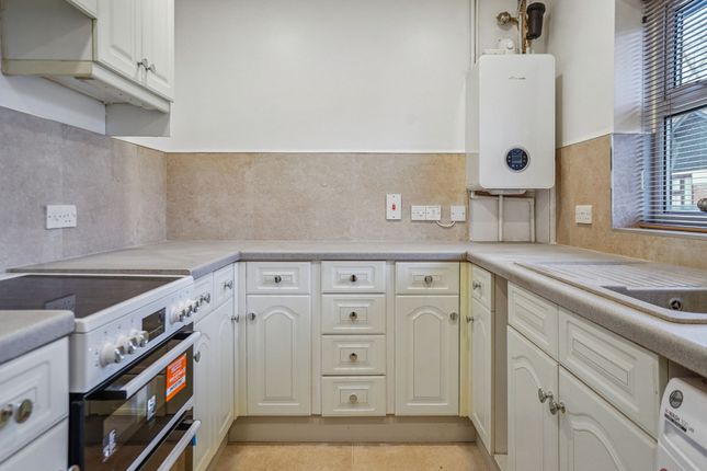 14 Orchard Close, Beaconsfield photo 4