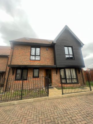 Thumbnail Detached house to rent in Torrance Close, Hornchurch