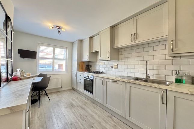 4 Castilian Way, Whiteley, Fareham photo 3