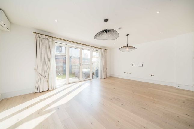 106, The Crescent, London photo 4