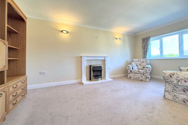 104, Barclay Court, Cirencester photo 4