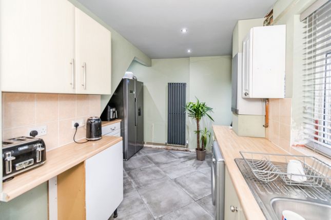 8, Hollyoak Road, Hampshire photo 3