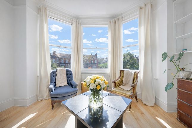 Flat 3, 185, Walm Lane, London photo 2