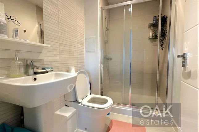 Flat 110 Altitude Point, London photo 5