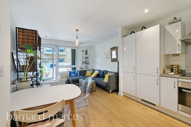 Flat 4, Spurrings Court, 111, Elmington Road, London photo 4