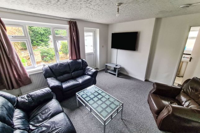 80 Castle Road, Bournemouth photo 3