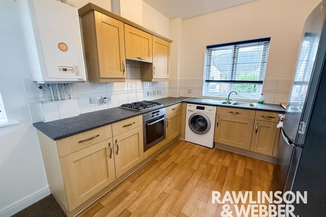 8, Ray Road, West Molesey photo 3