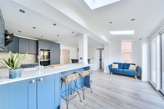 11, Oswalds Green, Leeds photo 3