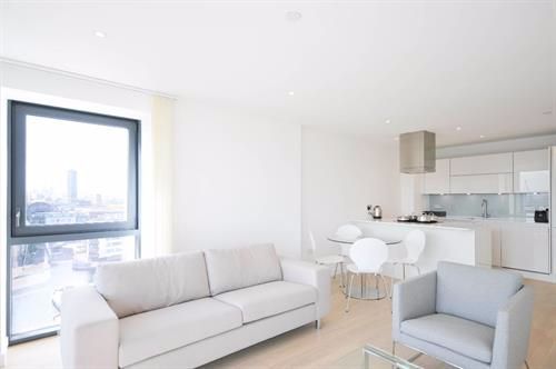 Flat to rent in Horizons Tower, Yabsley Street, London