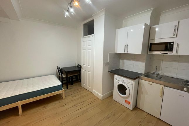 Thumbnail Studio to rent in Oakley Square, London