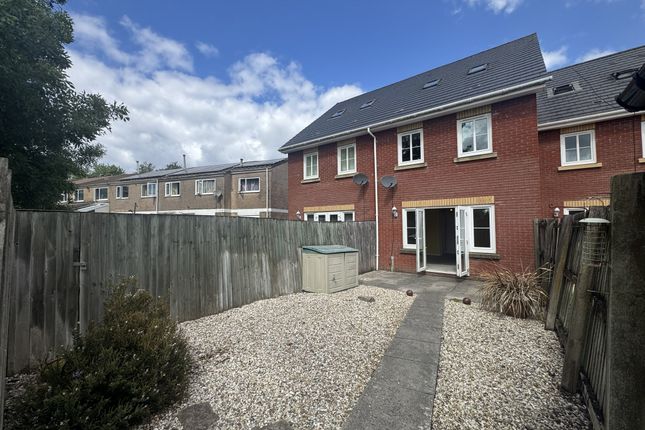 2, Oakfield Mews, Cwmbran photo 2