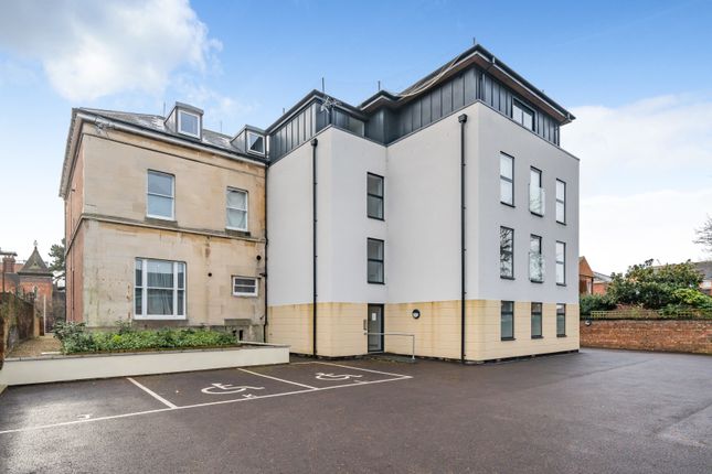 Flat for sale in London Road, Gloucester, Gloucestershire