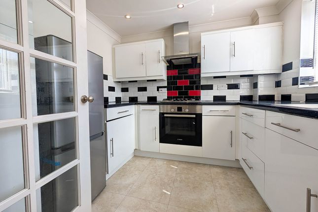 11, Troon Close, Thamesmead photo 2
