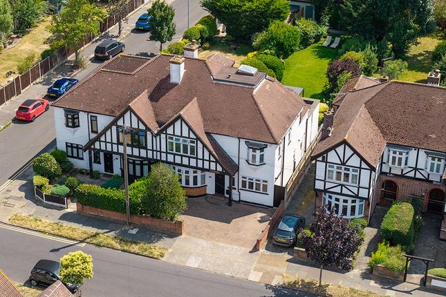 17, Tawny Avenue, Upminster photo 3